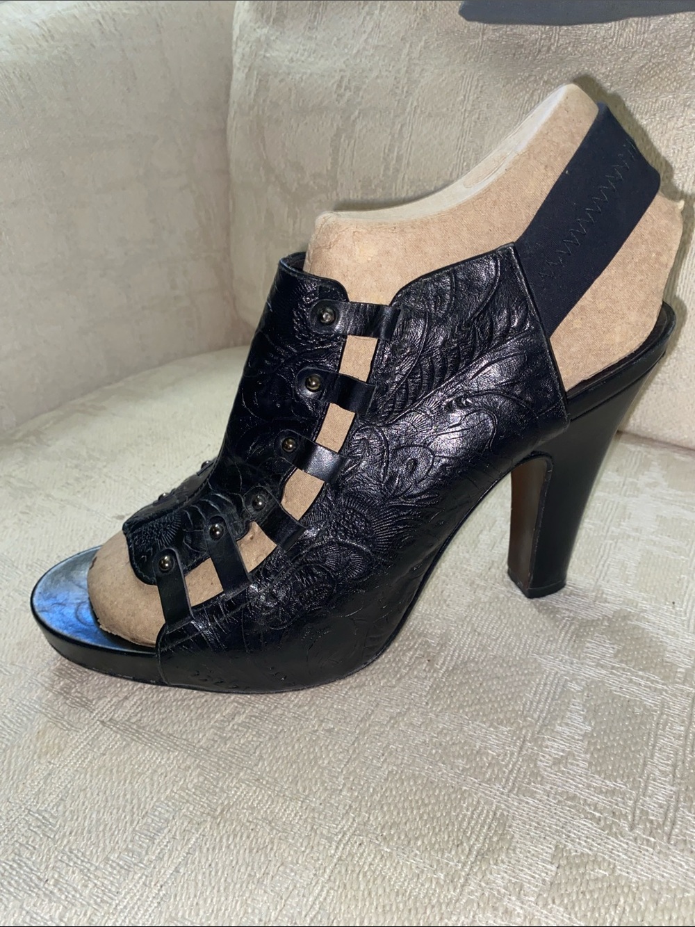Donald J. Pliner Vero Cuoio Black Tooled Floral Leather Studded Heels